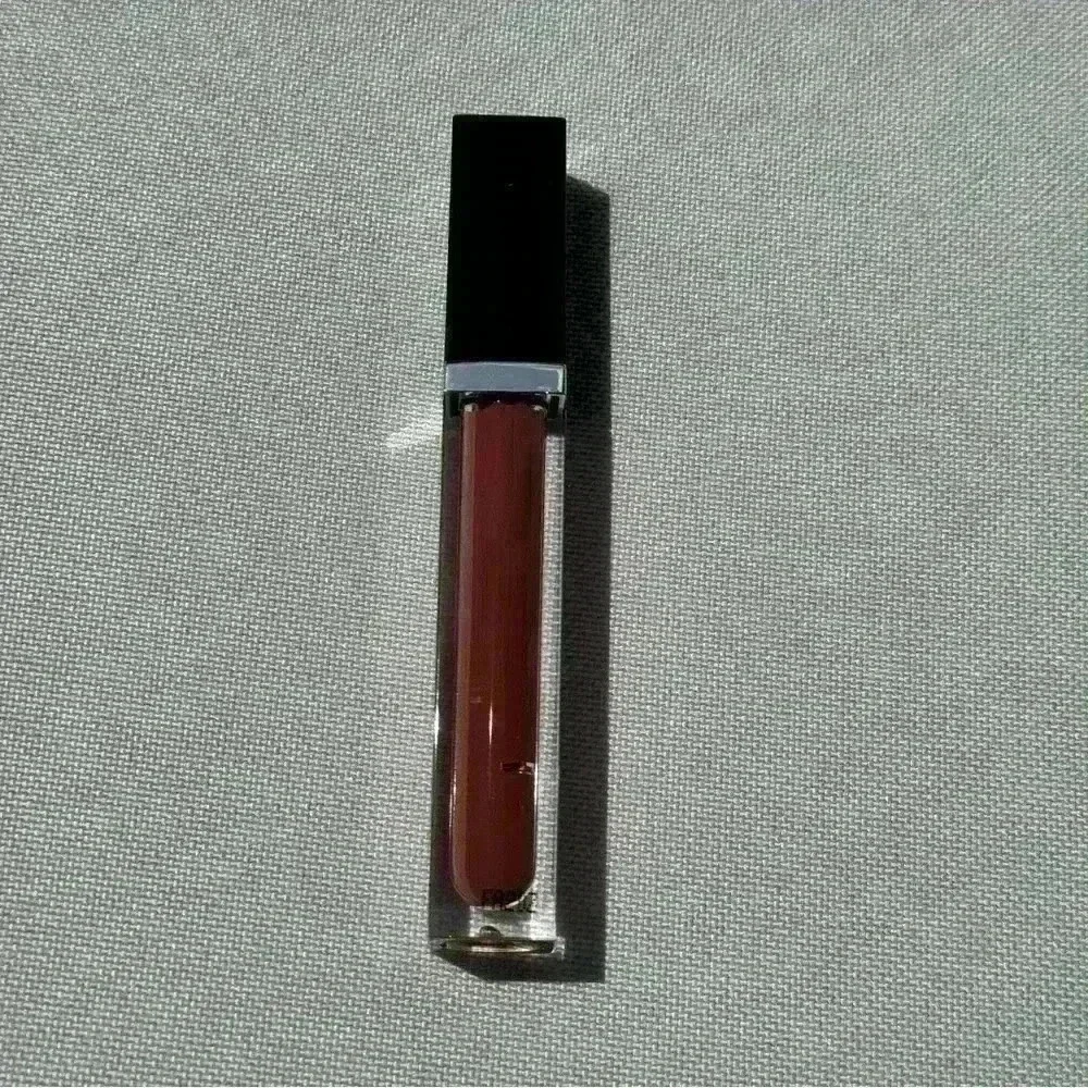 NWT Sigma Beauty Liquid Lipstick Color: Cashmere